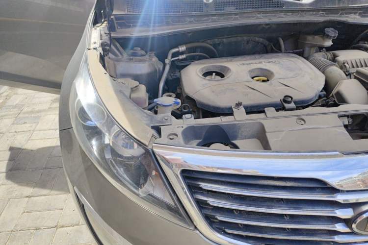 Used Kia Sportage R 2012 2.0L Automatic Two-Wheel Drive NAVI Engine Bay Right