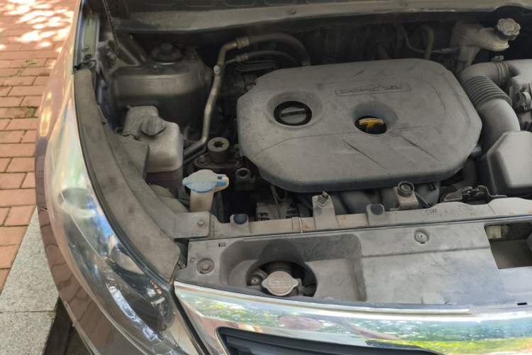 Used Kia Sportage R 2012 2.0L Automatic Two-Wheel Drive GL Trim Engine Bay Right