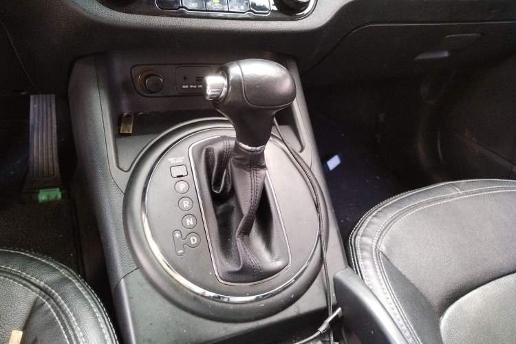 Used Kia Sportage R 2012 2.0L Automatic Two-Wheel Drive NAVI Gear Lever