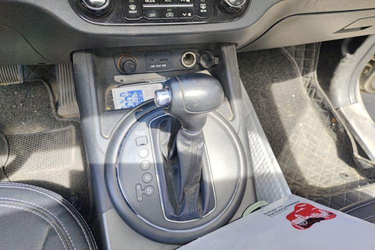 Used Kia Sportage R 2012 2.0L Automatic Two-Wheel Drive NAVI Gear Lever
