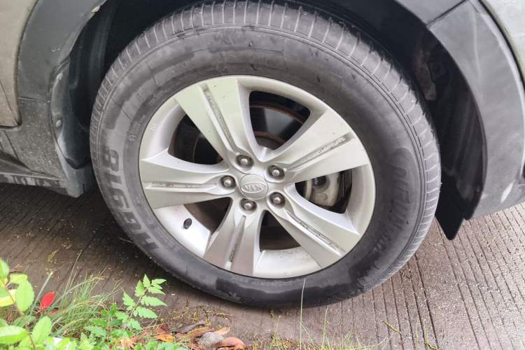 Used Kia Sportage R 2012 2.0L Automatic Two-Wheel Drive GLS Right Front Wheel Hub