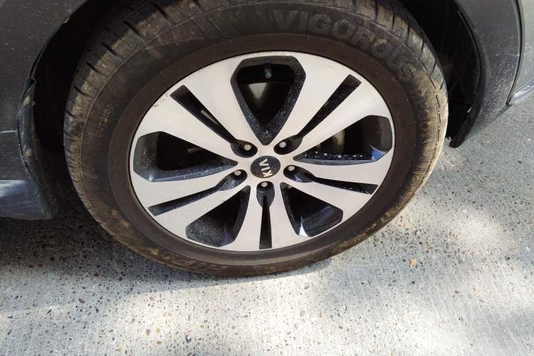 Used Kia Sportage R 2012 2.0L Automatic Two-Wheel Drive NAVI Right Front Wheel Hub
