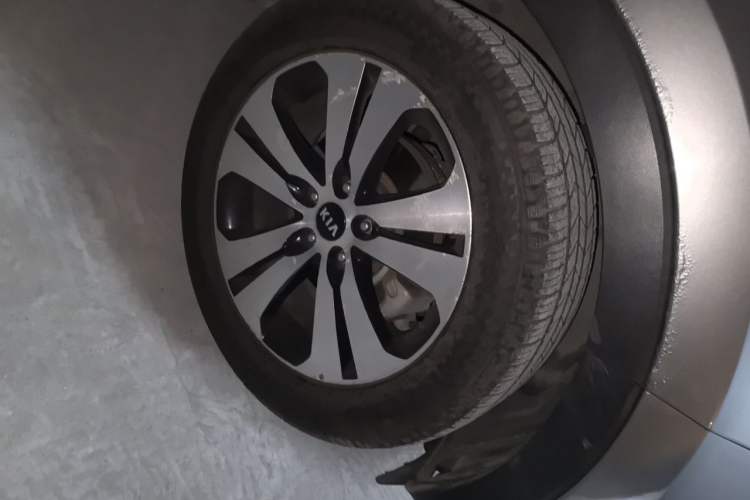 Used Kia Sportage R 2012 2.0L Automatic Two-Wheel Drive NAVI Right Front Wheel Hub