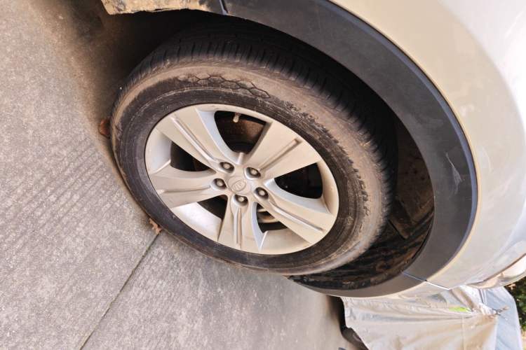 Used Kia Sportage R 2012 2.0L Automatic Two-Wheel Drive GLS Right Front Wheel Hub