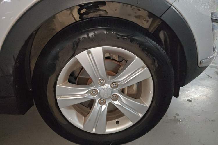 Used Kia Sportage R 2012 2.0L Automatic Two-Wheel Drive GLS Right Front Wheel Hub