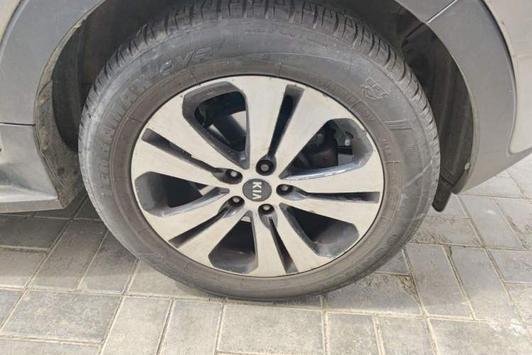 Used Kia Sportage R 2012 2.0L Automatic Two-Wheel Drive NAVI Right Front Wheel Hub
