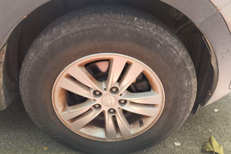 Used Kia Sportage R 2012 2.0L Automatic Two-Wheel Drive GL Trim Right Front Wheel Hub