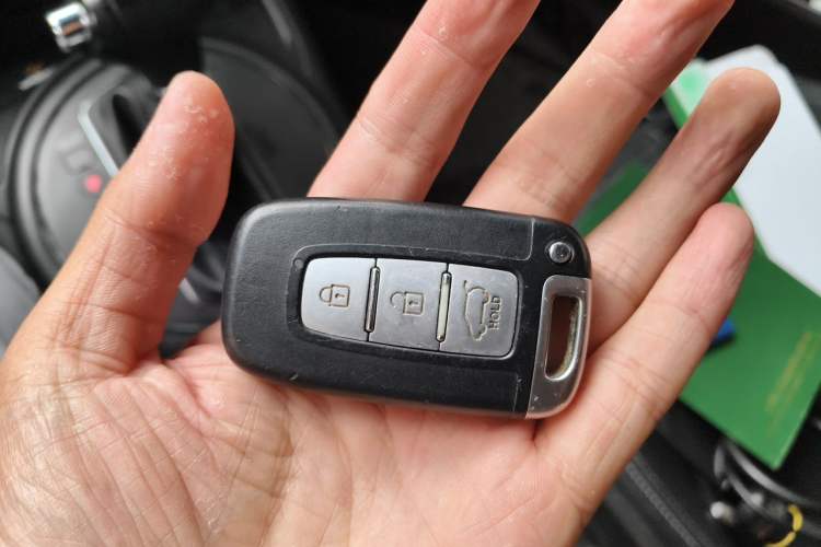 Used Kia Sportage R 2012 2.0L Automatic Two-Wheel Drive GLS Vehicle Key