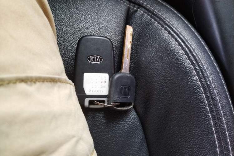 Used Kia Sportage R 2012 2.0L Automatic Two-Wheel Drive NAVI Vehicle Key
