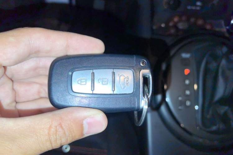 Used Kia Sportage R 2012 2.0L Automatic Two-Wheel Drive NAVI Vehicle Key