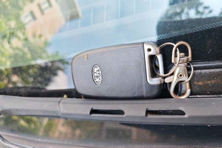 Used Kia Sportage R 2012 2.0L Automatic Two-Wheel Drive GLS Vehicle Key