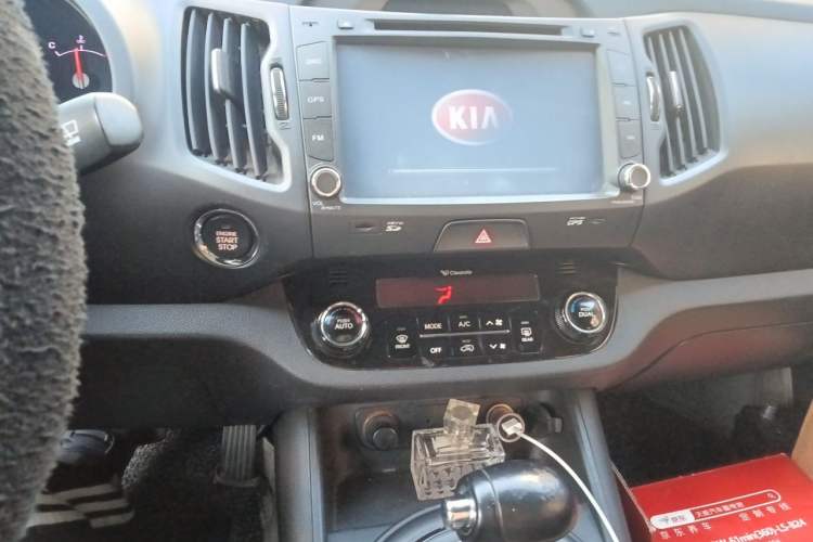 Used Kia Sportage R 2012 2.0L Automatic Two-Wheel Drive GLS Audio And AC Panel