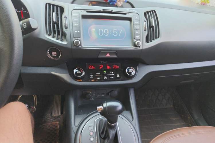 Used Kia Sportage R 2012 2.0L Automatic Two-Wheel Drive GLS Audio And AC Panel