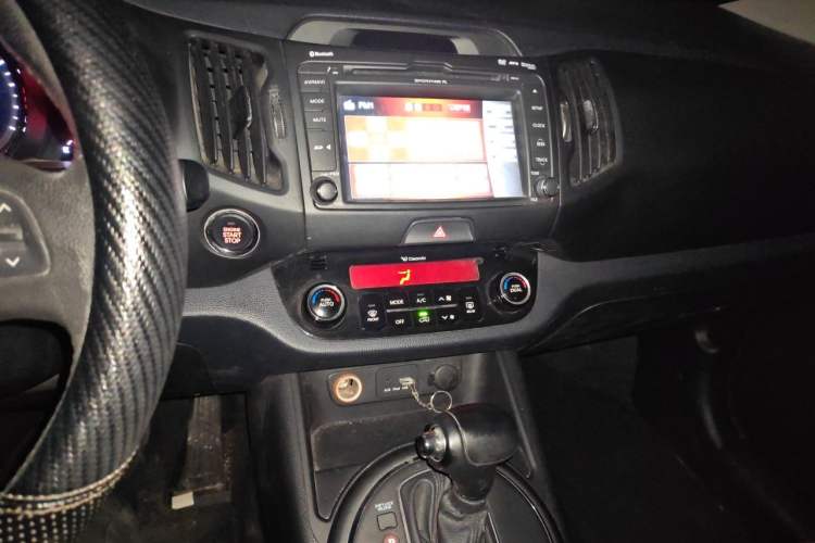 Used Kia Sportage R 2012 2.0L Automatic Two-Wheel Drive GLS Audio And AC Panel