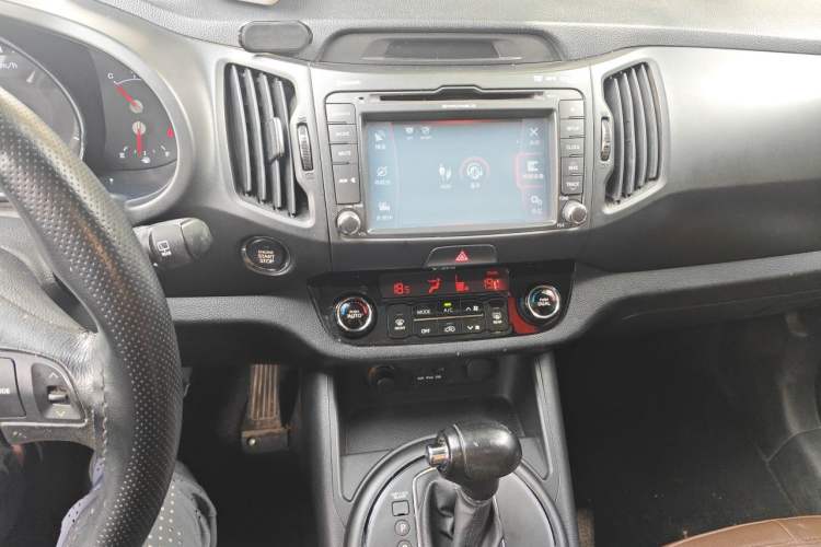 Used Kia Sportage R 2012 2.0L Automatic Two-Wheel Drive GLS Audio And AC Panel