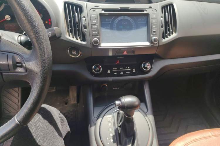 Used Kia Sportage R 2012 2.0L Automatic Two-Wheel Drive GLS Audio And AC Panel