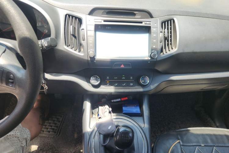 Used Kia Sportage R 2012 2.0L Manual Two-Wheel Drive GL Trim Audio And AC Panel