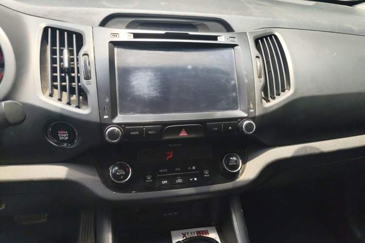 Used Kia Sportage R 2012 2.0L Automatic Two-Wheel Drive GLS Audio And AC Panel