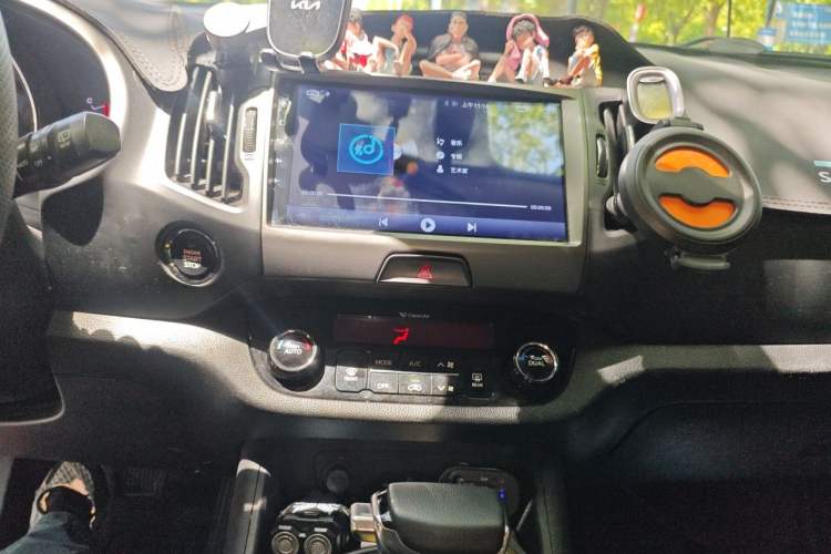 Used Kia Sportage R 2012 2.0L Automatic Two-Wheel Drive GLS Audio And AC Panel