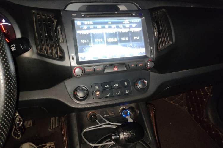 Used Kia Sportage R 2012 2.0L Automatic Two-Wheel Drive GL Trim Audio And AC Panel