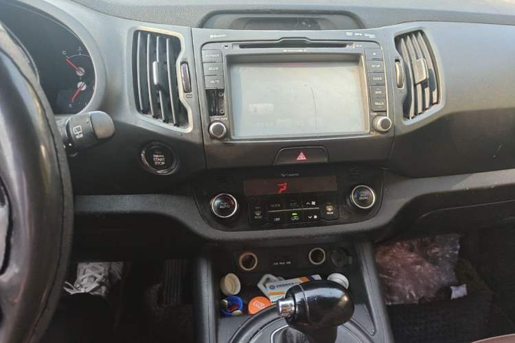 Used Kia Sportage R 2012 2.0L Automatic Two-Wheel Drive GLS Audio And AC Panel