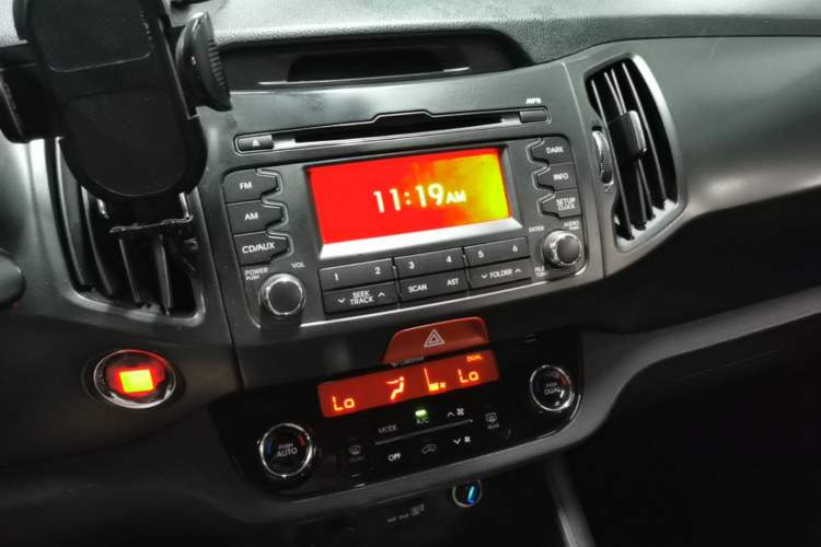Used Kia Sportage R 2012 2.0L Automatic Two-Wheel Drive GLS Audio And AC Panel