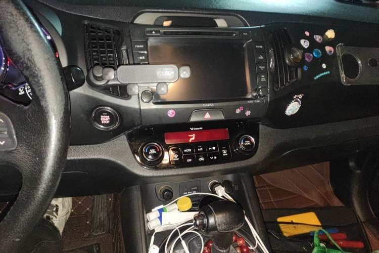 Used Kia Sportage R 2012 2.0L Automatic Two-Wheel Drive GLS Audio And AC Panel