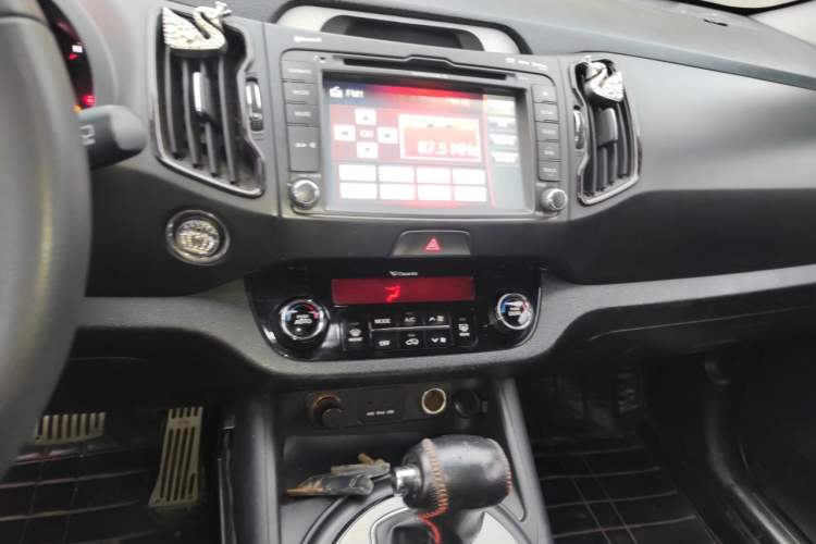 Used Kia Sportage R 2012 2.0L Automatic Two-Wheel Drive NAVI Audio And AC Panel