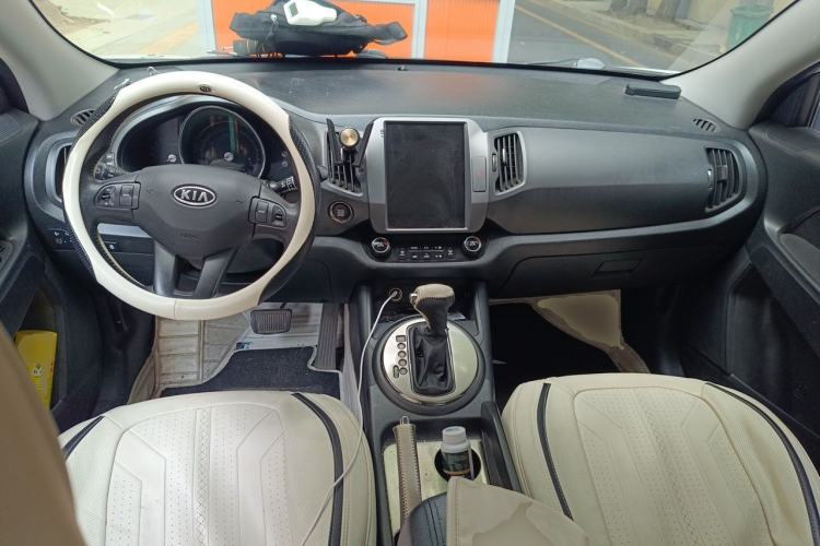 Used Kia Sportage R 2012 2.0L Automatic Two-Wheel Drive GLS Center Console
