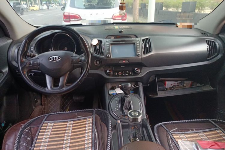 Used Kia Sportage R 2012 2.0L Automatic Two-Wheel Drive GLS Center Console