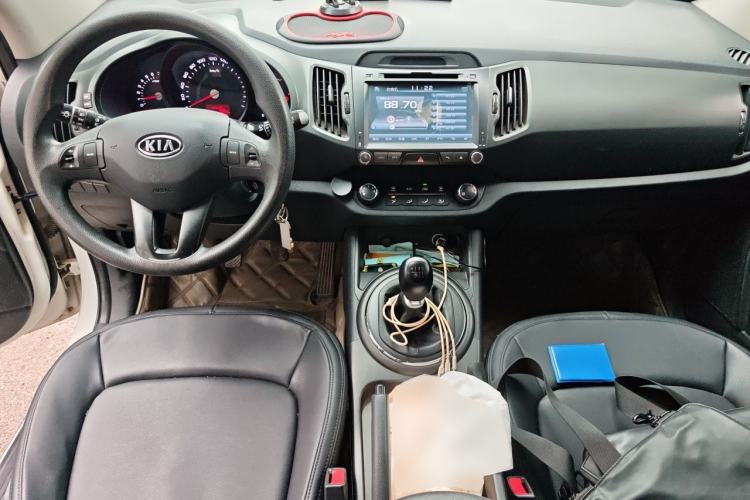 Used Kia Sportage R 2012 2.0L Manual Two-Wheel Drive GL Trim Center Console