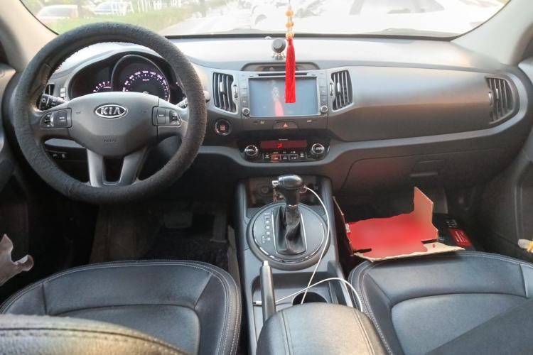 Used Kia Sportage R 2012 2.0L Automatic Two-Wheel Drive GLS Center Console