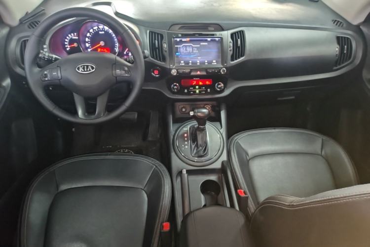 Used Kia Sportage R 2012 2.0L Automatic Two-Wheel Drive GLS Center Console