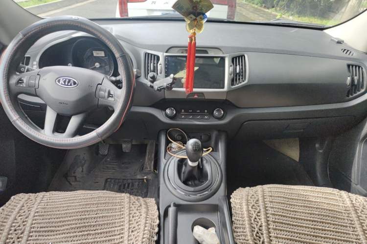 Used Kia Sportage R 2012 2.0L Manual Two-Wheel Drive GL Trim Center Console