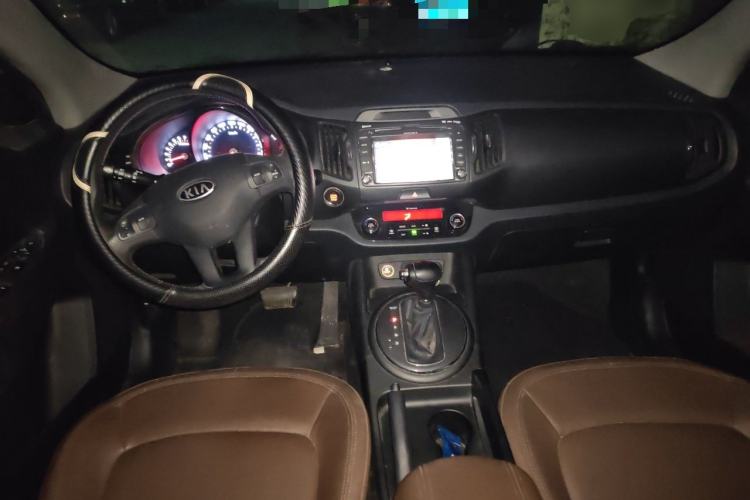 Used Kia Sportage R 2012 2.0L Automatic Two-Wheel Drive GLS Center Console