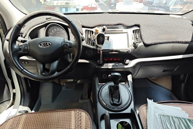 Used Kia Sportage R 2012 2.0L Automatic Two-Wheel Drive GLS Center Console
