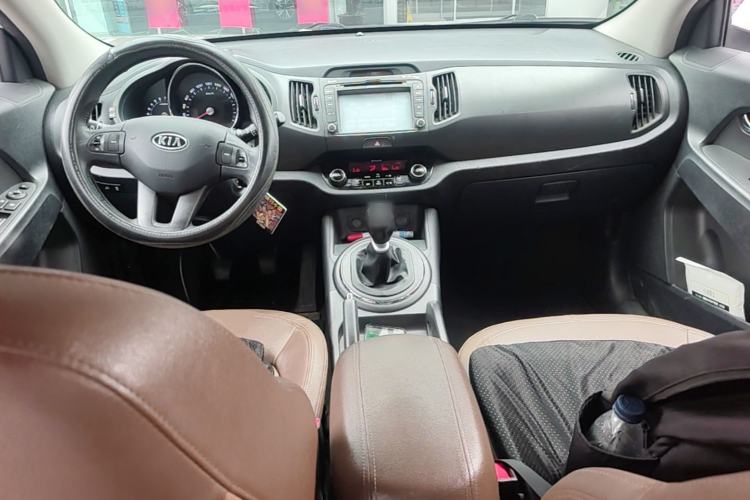 Used Kia Sportage R 2012 2.0L Manual Two-Wheel Drive GLS Center Console