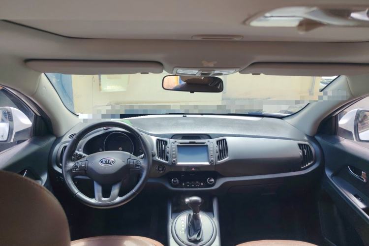 Used Kia Sportage R 2012 2.0L Automatic Two-Wheel Drive GLS Center Console