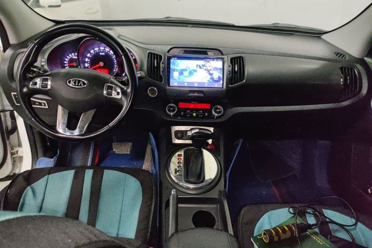 Used Kia Sportage R 2012 2.0L Automatic Two-Wheel Drive GLS Center Console