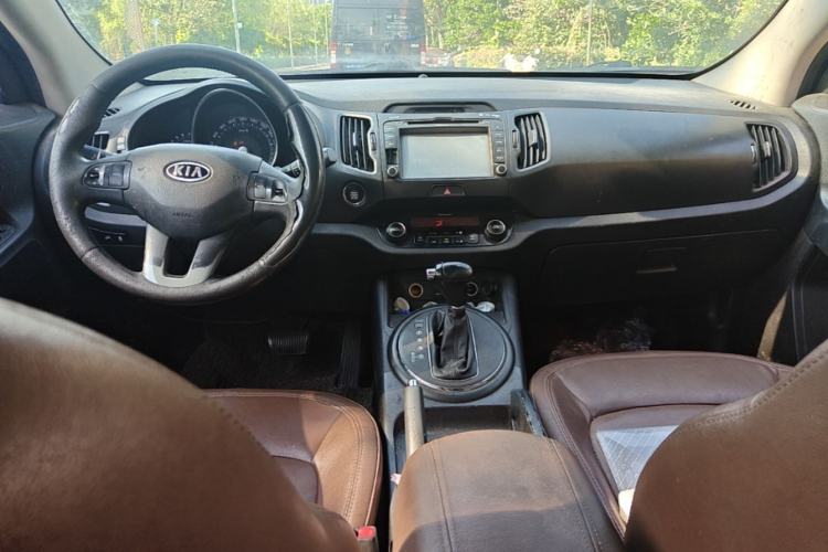 Used Kia Sportage R 2012 2.0L Automatic Two-Wheel Drive GLS Center Console