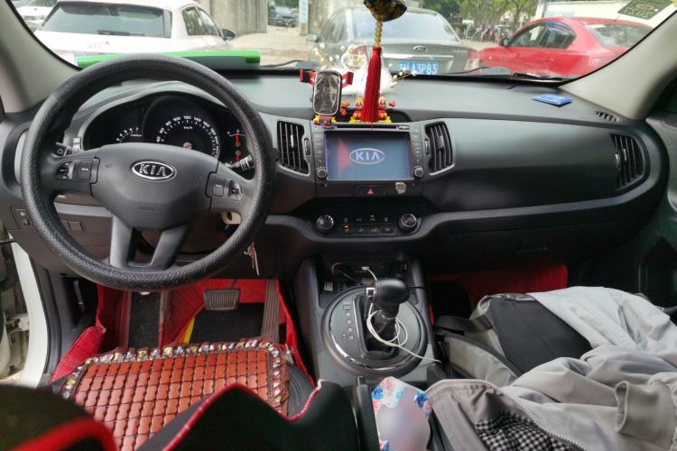 Used Kia Sportage R 2012 2.0L Automatic Two-Wheel Drive GL Trim Center Console