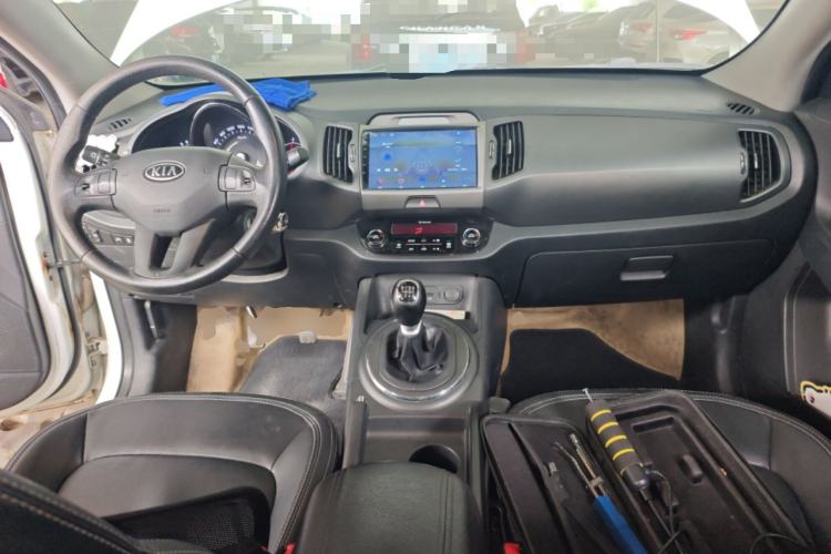 Used Kia Sportage R 2012 2.0L Manual Two-Wheel Drive GLS Center Console