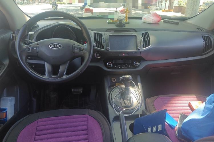 Used Kia Sportage R 2012 2.0L Automatic Two-Wheel Drive GLS Center Console
