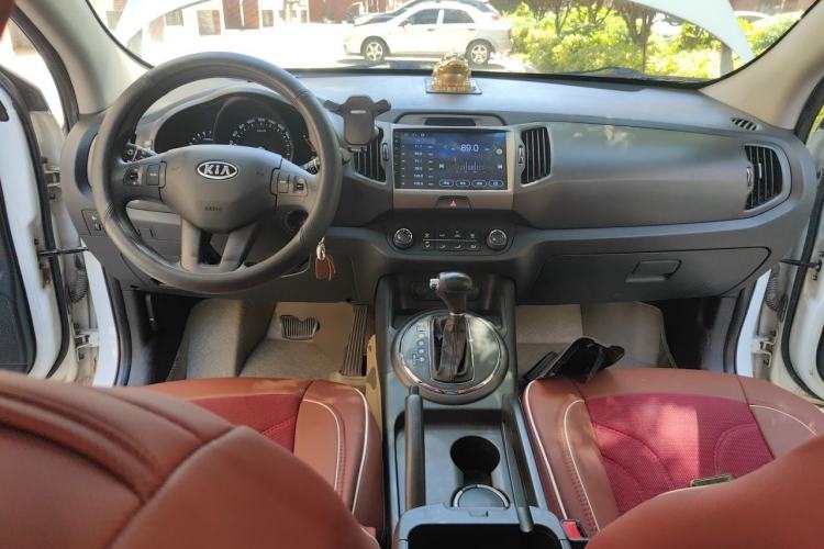 Used Kia Sportage R 2012 2.0L Automatic Two-Wheel Drive GL Trim Center Console