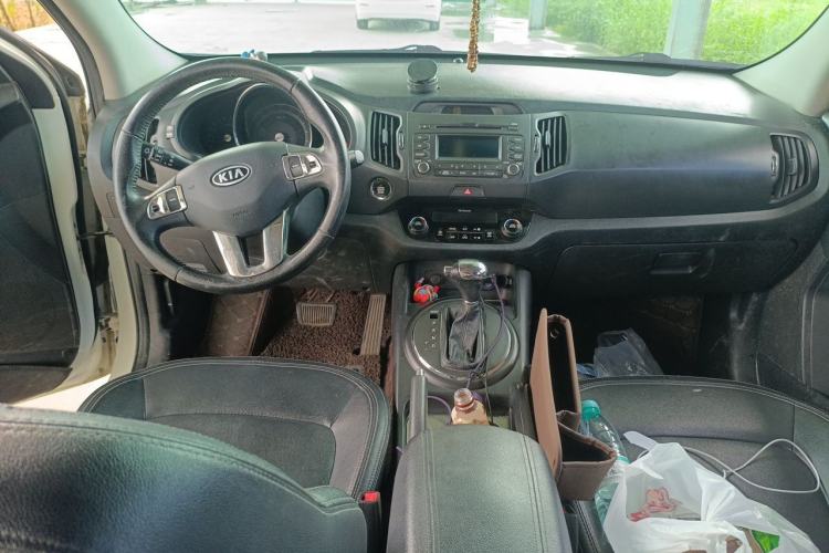 Used Kia Sportage R 2012 2.0L Automatic Two-Wheel Drive GLS Center Console