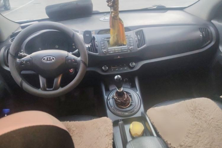 Used Kia Sportage R 2012 2.0L Manual Two-Wheel Drive GL Trim Center Console