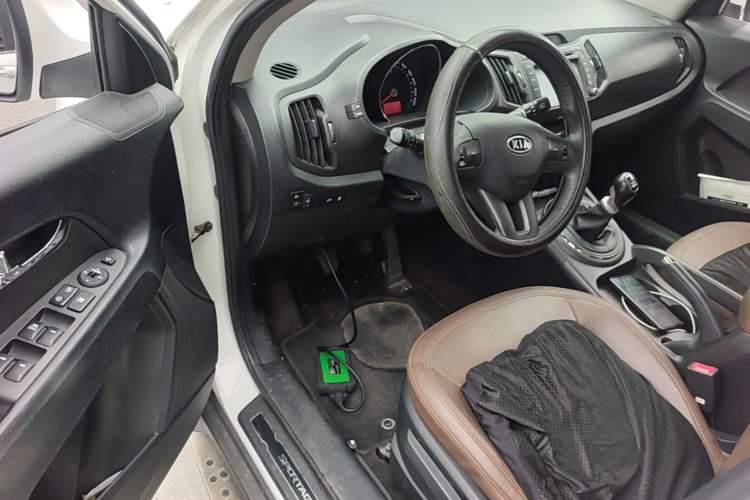 Used Kia Sportage R 2012 2.0L Manual Two-Wheel Drive GLS Driver Seat