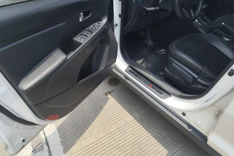 Used Kia Sportage R 2012 2.0L Automatic Two-Wheel Drive GLS Driver Seat