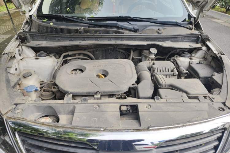 Used Kia Sportage R 2012 2.0L Manual Two-Wheel Drive GL Trim Engine Bay