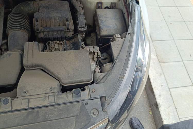 Used Kia Sportage R 2012 2.0L Automatic Two-Wheel Drive GLS Engine Bay Left